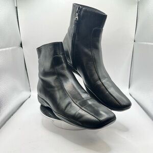 Prada preloved ankle boots in sheep’s leather. Size 37 EU.